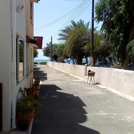 Ekaterina Beach House بيت للعطل