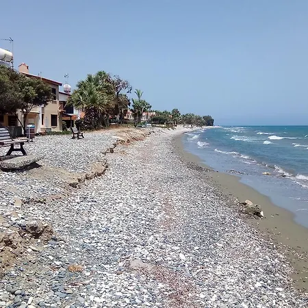Ekaterina Beach House * Meneou